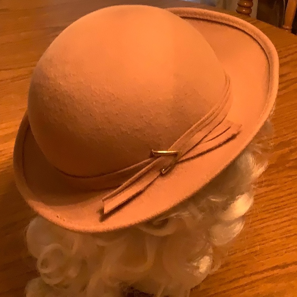 Executive Woman Doeskin Felt 100% wool hat.  Geo.W. Bollmang Co, Inc like new